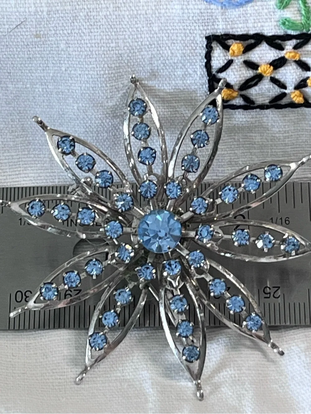 Vintage Blue Rhinestone Starburst Snowflake Brooch Silver Tone Floral Pin 4”